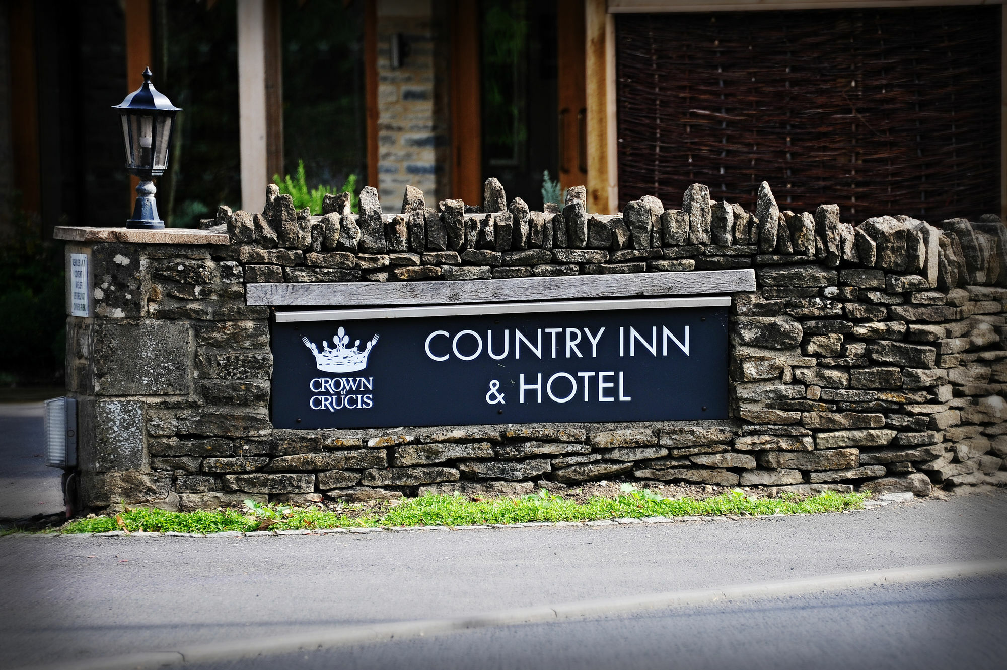 The Crown Of Crucis Country Inn And Hotel Сайренсестер Екстер'єр фото